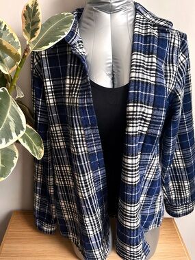 L.L.Bean Navy and White Plaid Relaxed-Fit Shirt 100% Cotton